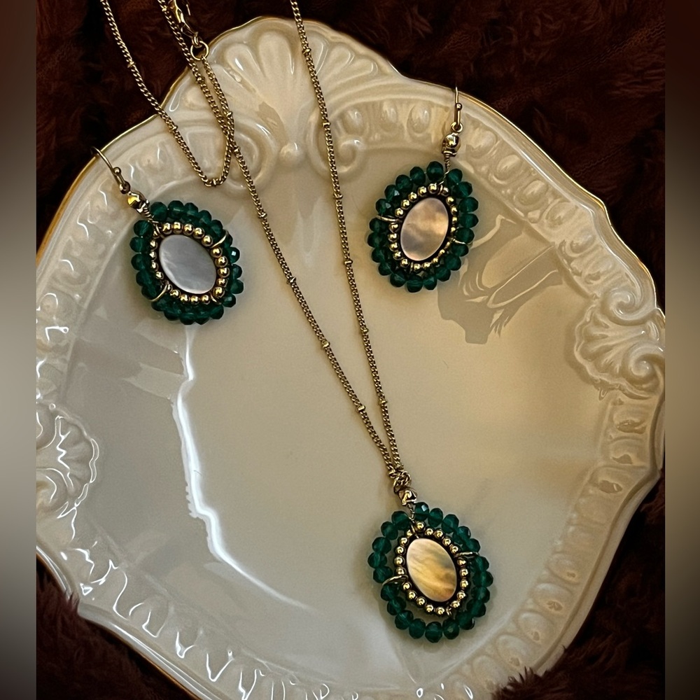 Gold Antique Green Beaded Chain Mother of Pearl Vintage Necklace Earrings Set